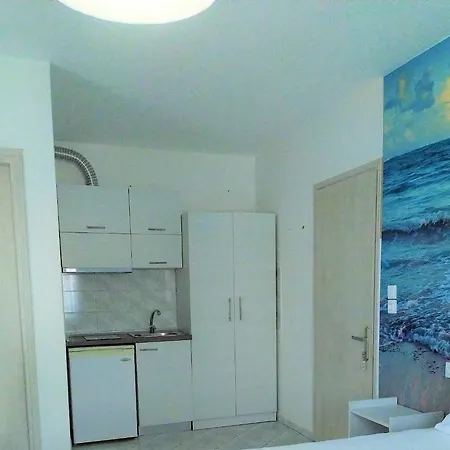Francesca Aparthotel *