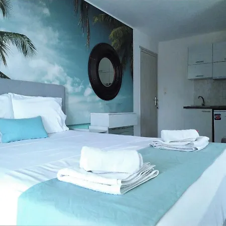 アパートホテル Francesca 3*