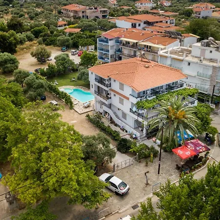 Francesca アパートホテル