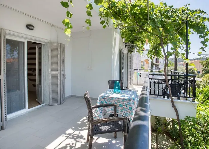 Francesca Potos